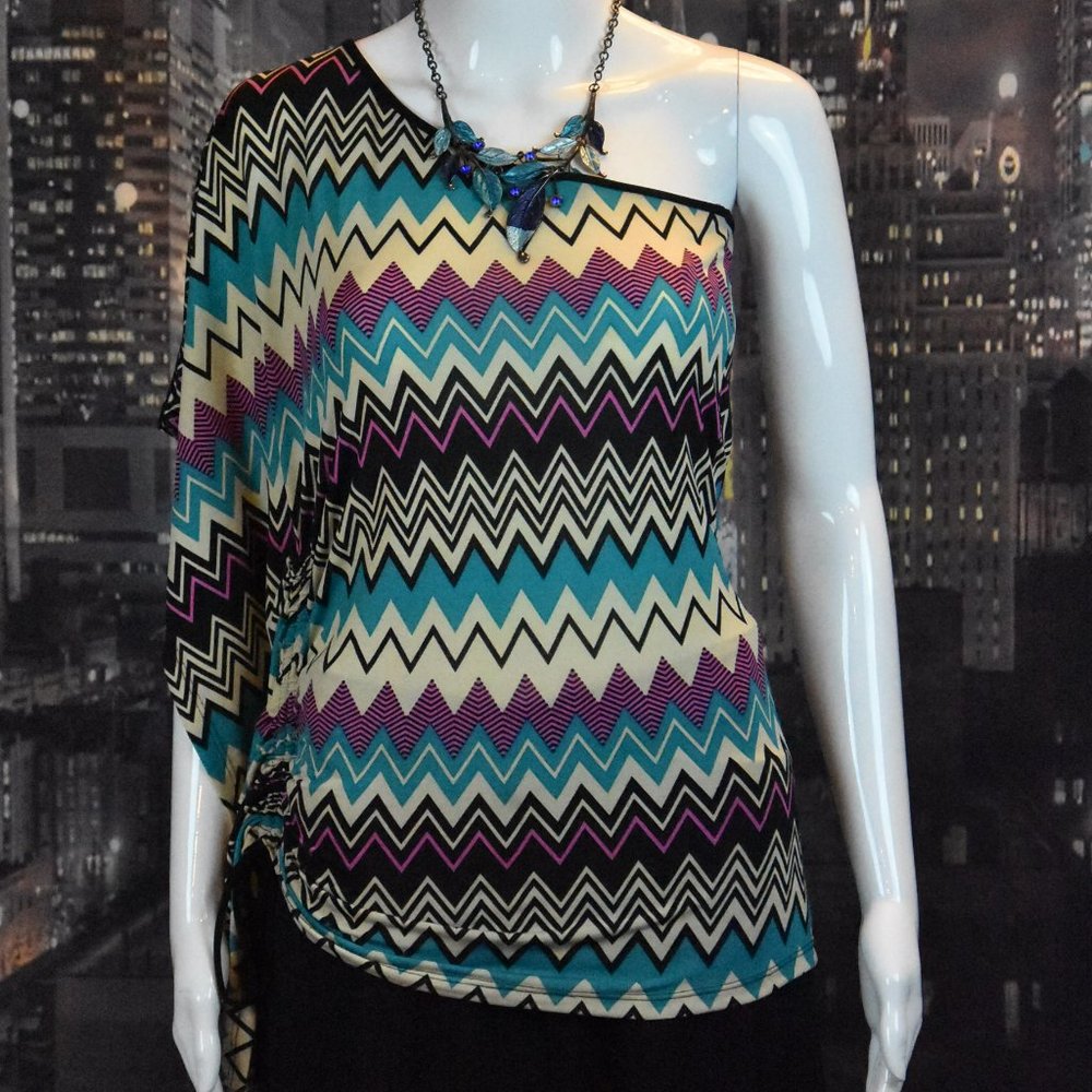 Nina Piu sz S One Shoulder Chevron Print Multi Color Top with Fluttering Sleeve